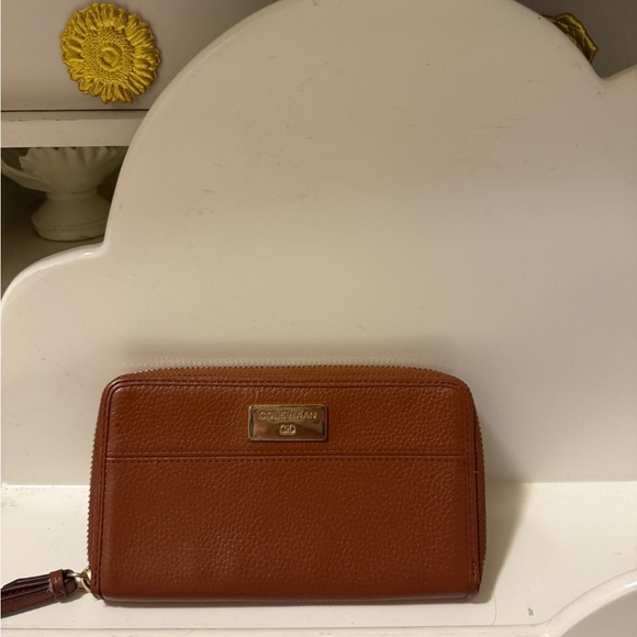 Cole Haan Tan Leather Wallet with Sleek Design - Picture 3 of 14